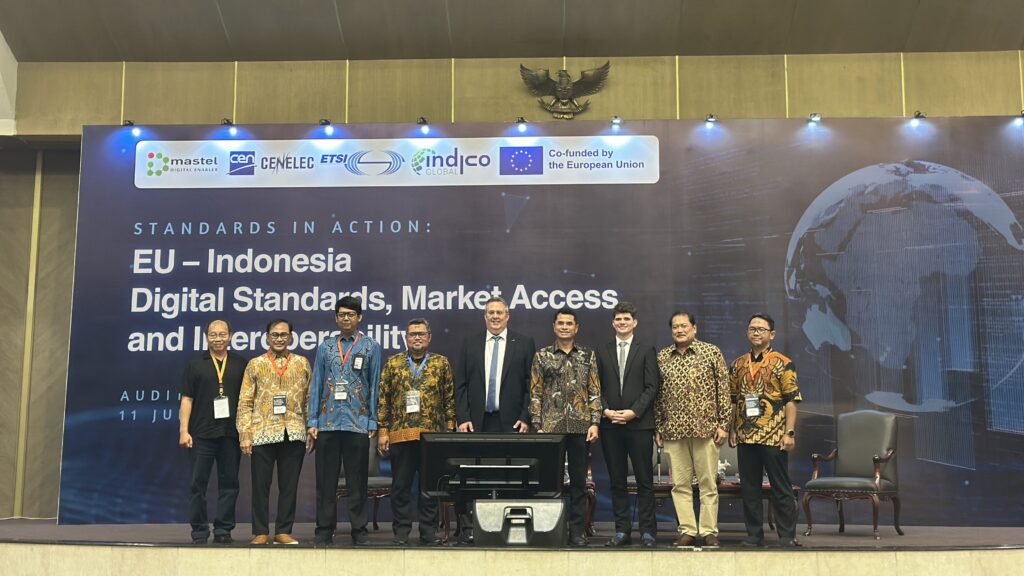 Group photo of the speakers and panelists