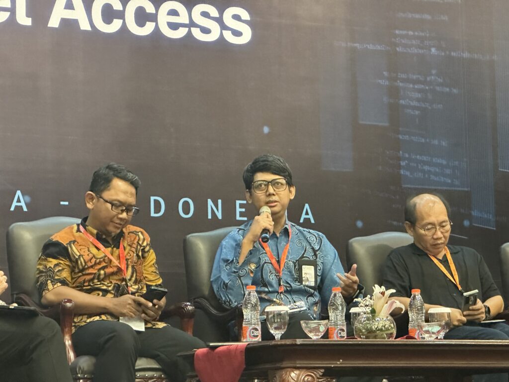 Photos of speakers on stage